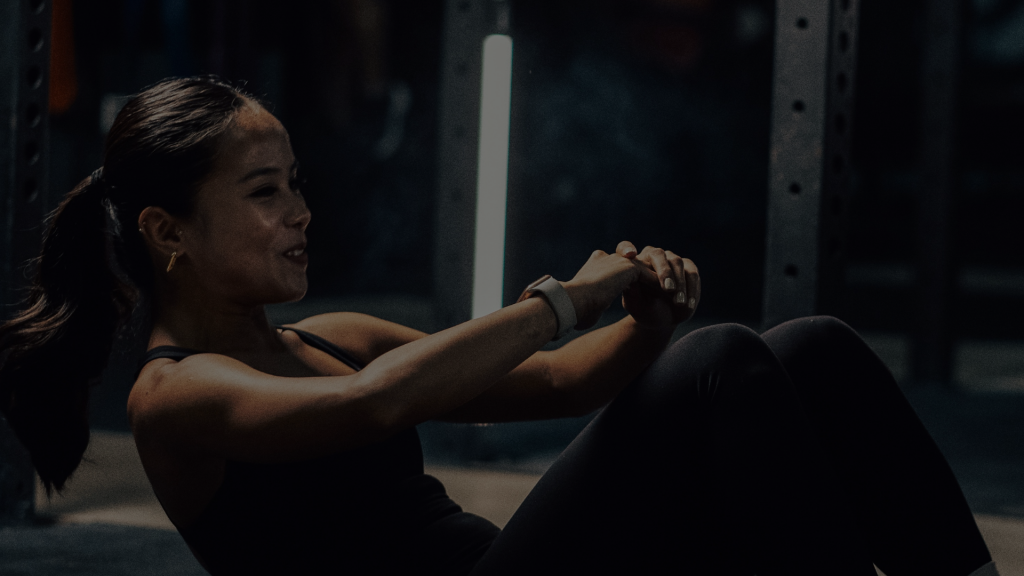 femme qui fait des abdos