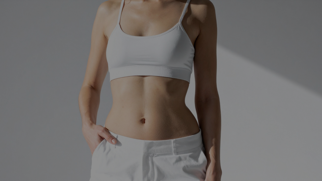 femme en short et en sous vêtement de sport